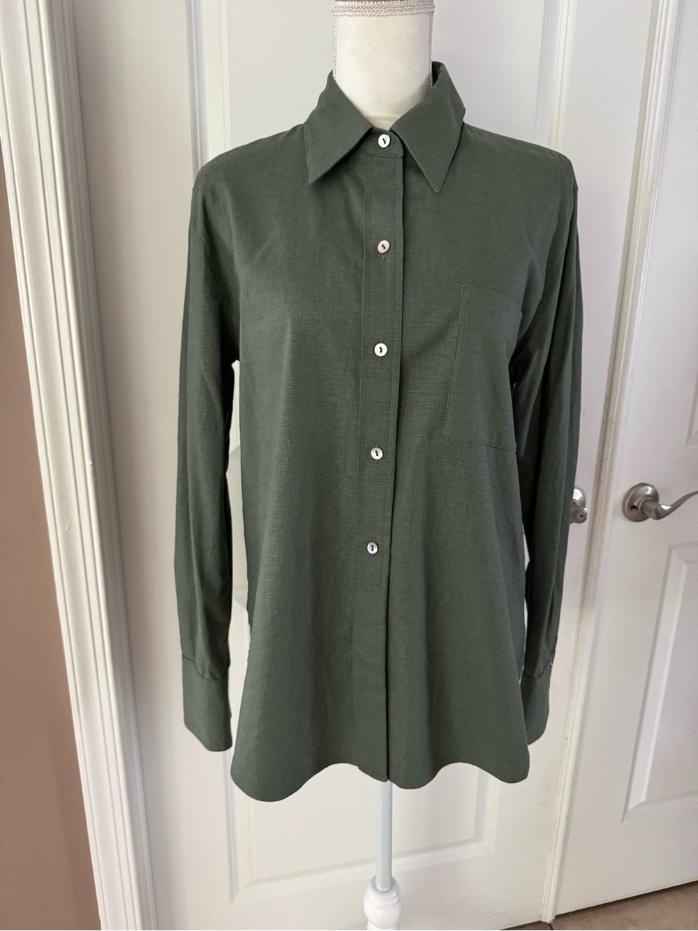 Vince Long Sleeve Linen Blend Button-Up Shirt in Sea Fern. Size M. MSRP $298 - Picture 5 of 17